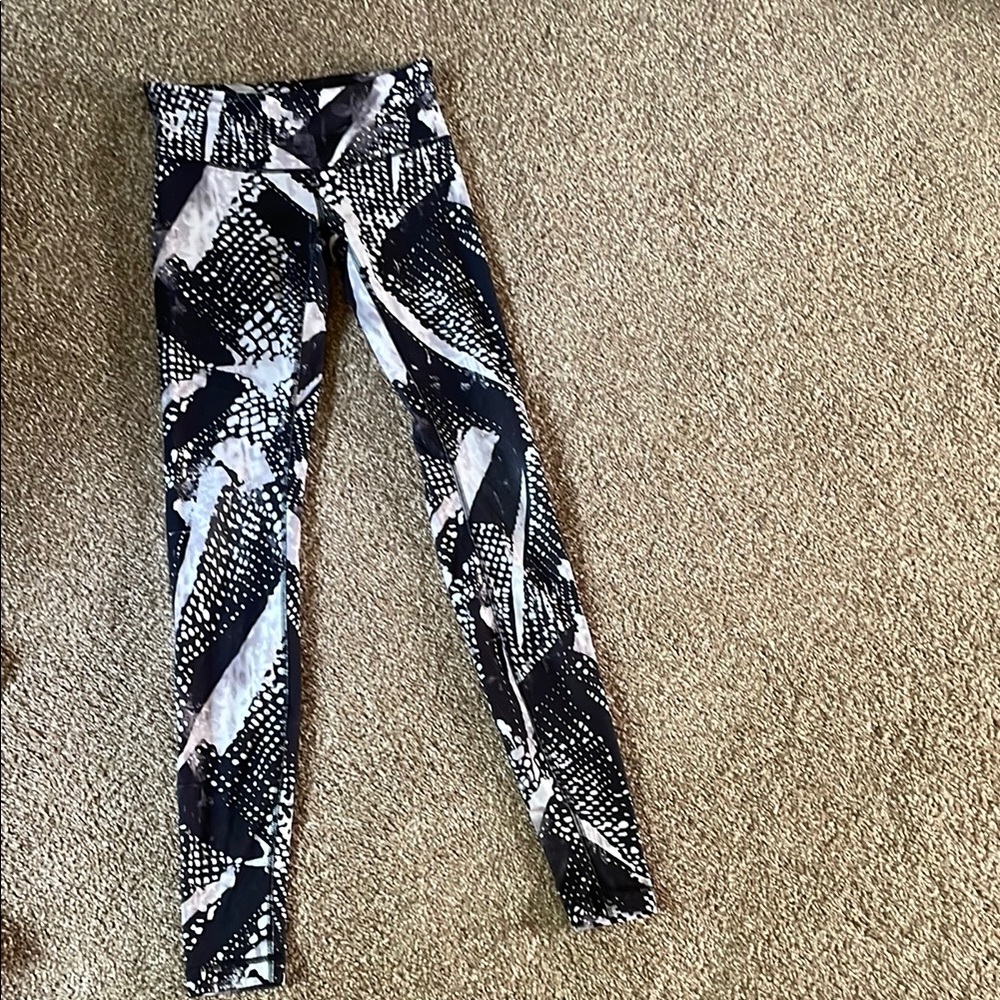 lululemon athletica Black and White Patterned Leggings - Picture 1 of 3